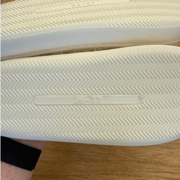 Only Fans - Fluffy Slippers in White Blue - Picture 4 of 5